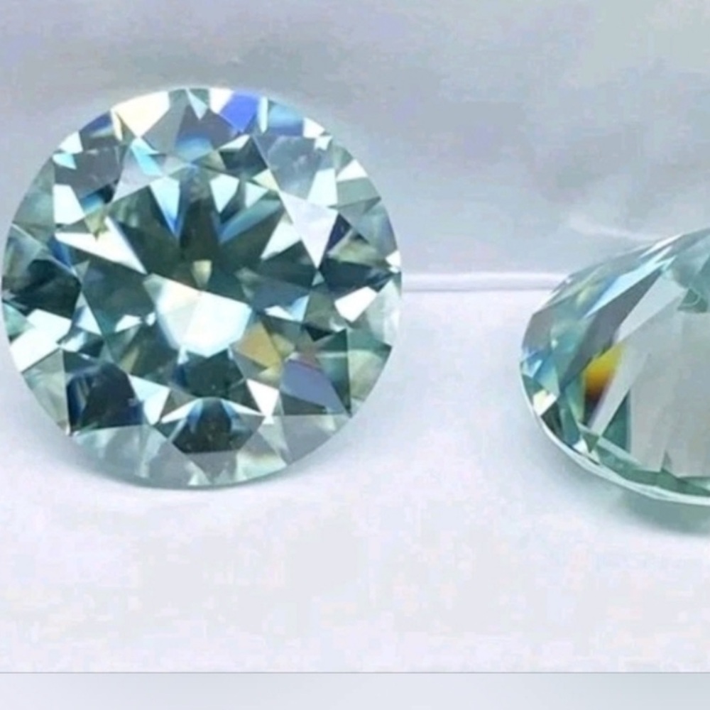 Ice Blue Moissanite Bundle of Four 1.0 CT Stone in Packaging $50 retail NWT